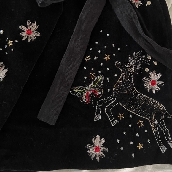 ZARA WOMAN EMBROIDERED VELVET
WRAP SCORT - Picture 4 of 8